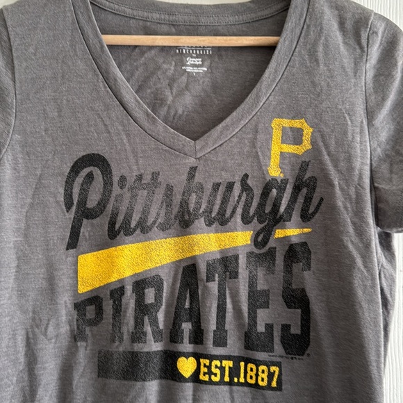 Pittsburgh Pirates V-Neck Tee - Size Large - Picture 2 of 2